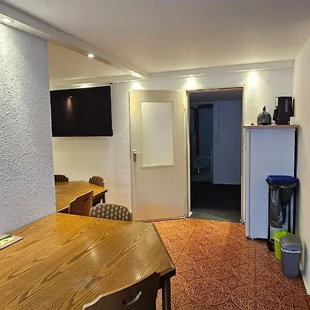 דירה Renoviertes Gartenapartment *